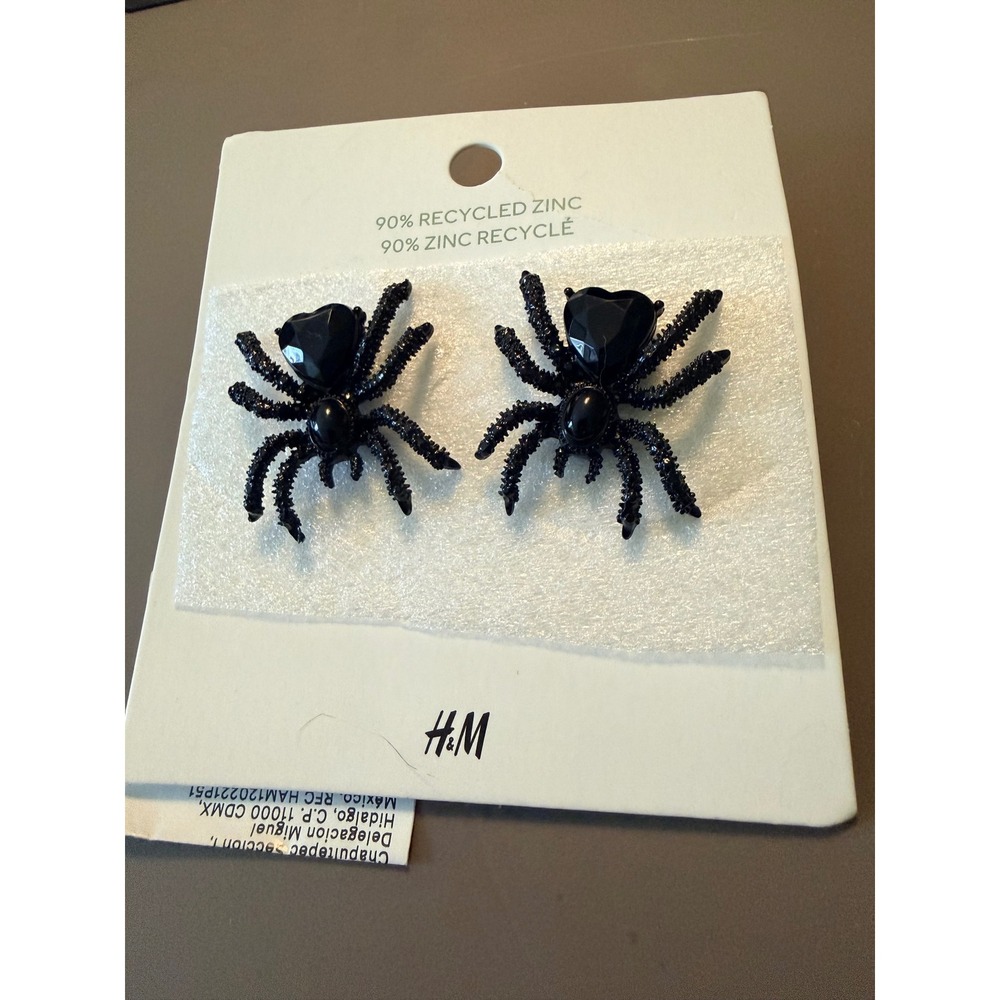 HM Black Spider Stud Earrings Heart Stone Recycled Zinc Halloween Gothic 1207411
